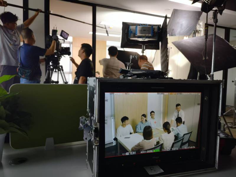 江城区TVC拍摄公司：科技产品视觉化大师，诠释未来感与功能美学